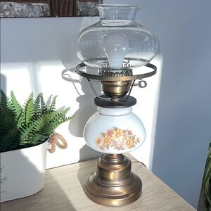 Plymouth Harlee Vintage Floral milk Glass lamp. Floral design. Hurricane